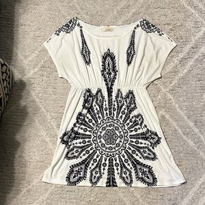 Forever 21 White and Black Graphic Tunic